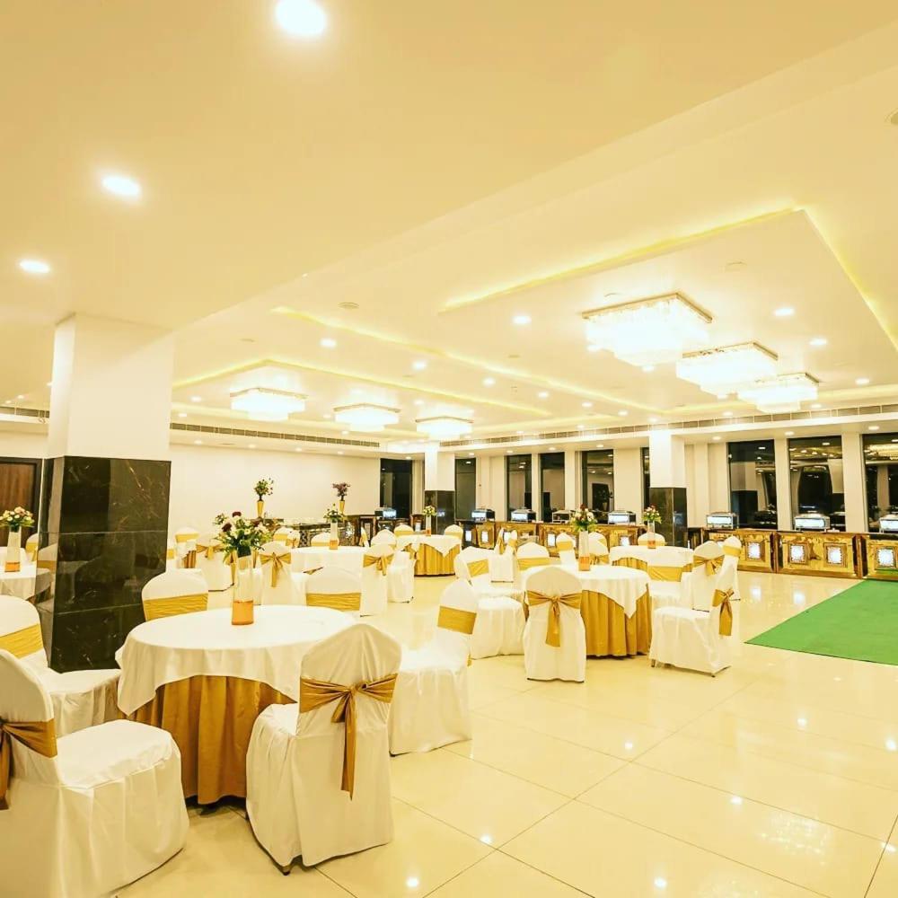 Grand Pearl Hotel & Banquet Lucknow Exterior foto
